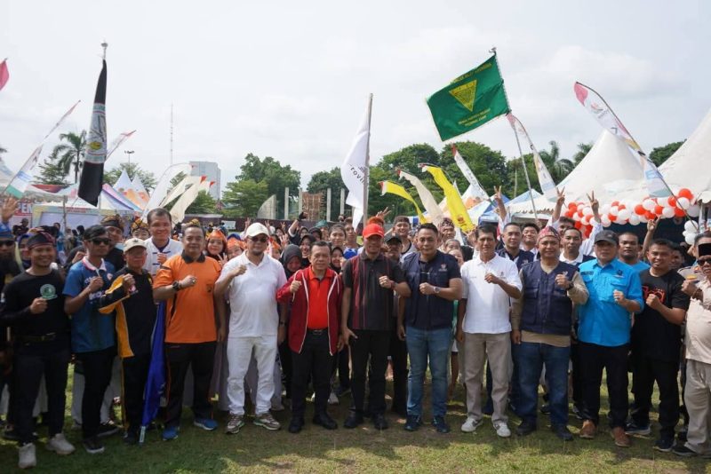 Gubernur Jambi Al Haris membuka Festival Olahraga Masyarakat Tradisional dan Kreasi Budaya KORMI 2025 di Lapangan Kantor Gubernur Jambi. (Foto Humas Diskominfo Jambi)