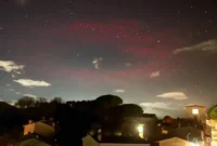 Lingkaran merah ELVEs terekam di langit Possagno, Italia, oleh fotografer Valter Binotto.
