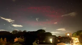 Lingkaran merah ELVEs terekam di langit Possagno, Italia, oleh fotografer Valter Binotto.