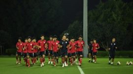 Pemain Timnas Indonesia U-17 menjalani latihan di Aspire Academy, Qatar, menjelang laga perdana Piala Dunia U-17 2025.
