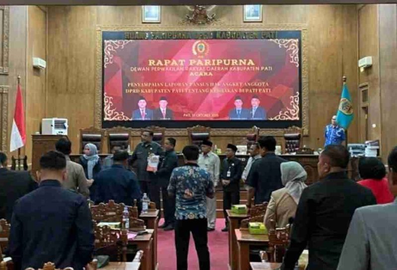 Rapat paripurna DPRD Pati bahas hasil Pansus hak angket, Jumat (31/10/2025).