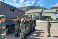 Pasiter Kodim 0417/Kerinci beri arahan kepada Satgas TMMD ke-126 di Sungai Penuh.( Foto Humas Kodim 0417 Kerinci)