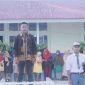 Rama Irawan memimpin upacara di SMKN 1 Kota Sungai Penuh. ( Foto inbrita)