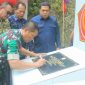 Brigjen TNI Heri Purwanto menandatangani Prasasti TMMD ke-126 di Desa Sungai Jernih, Kota Sungai Penuh.