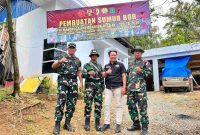 Danrem 042/Gapu Brigjen TNI Heri Purwanto, S.E., M.Sc meninjau sumur bor air bersih hasil program TMMD ke-126 Kodim 0417/Kerinci di Sungai Penuh, Kamis (6/11/2025)