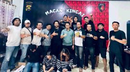 Petugas gabungan menangkap dua pelaku penjualan anak di kawasan Pasar Sungai Penuh, Jumat (7/11/2025).
