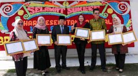 Dinas Kesehatan Kota Sungai Penuh menampilkan delapan penghargaan yang diraih pada HKN 2025.