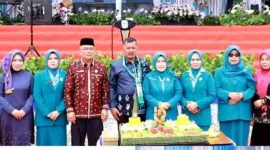 Bupati Monadi dan Ketua TP PKK Novra Wenti pada puncak HKG dan Dekranasda Kerinci 2025. (Foto Kerinci Satu))