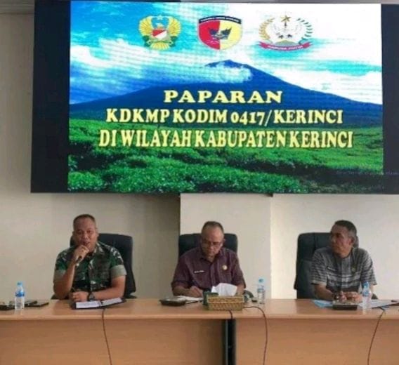Kodim 0417/Kerinci saat menyampaikan sosialisasi KDKMP kepada jajaran Pemkab Kerinci, Jumat (21/11/2025).
