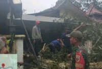 Kondisi rumah korban tertimbun tanah longsor dampak curah hujan tinggi di Kabupaten Agam. [Dok. Antara]