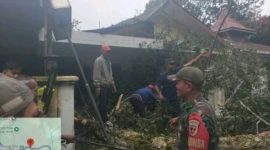 Kondisi rumah korban tertimbun tanah longsor dampak curah hujan tinggi di Kabupaten Agam. [Dok. Antara]