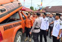 Wawako Azhar Hamzah meninjau kesiapan tim tanggap bencana di Mapolres Kerinci.(Foto Humas)