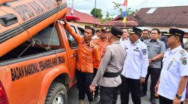 Wawako Azhar Hamzah meninjau kesiapan tim tanggap bencana di Mapolres Kerinci.(Foto Humas)