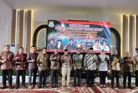 Wali Kota Sungai Penuh, Alfin, SH, bersama Gubernur Jambi dan kepala daerah se-Provinsi Jambi pada acara pisah sambut Kepala Kejati Jambi di Aula Kejati Jambi, Selasa malam (5/11).