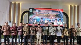 Wali Kota Sungai Penuh, Alfin, SH, bersama Gubernur Jambi dan kepala daerah se-Provinsi Jambi pada acara pisah sambut Kepala Kejati Jambi di Aula Kejati Jambi, Selasa malam (5/11).