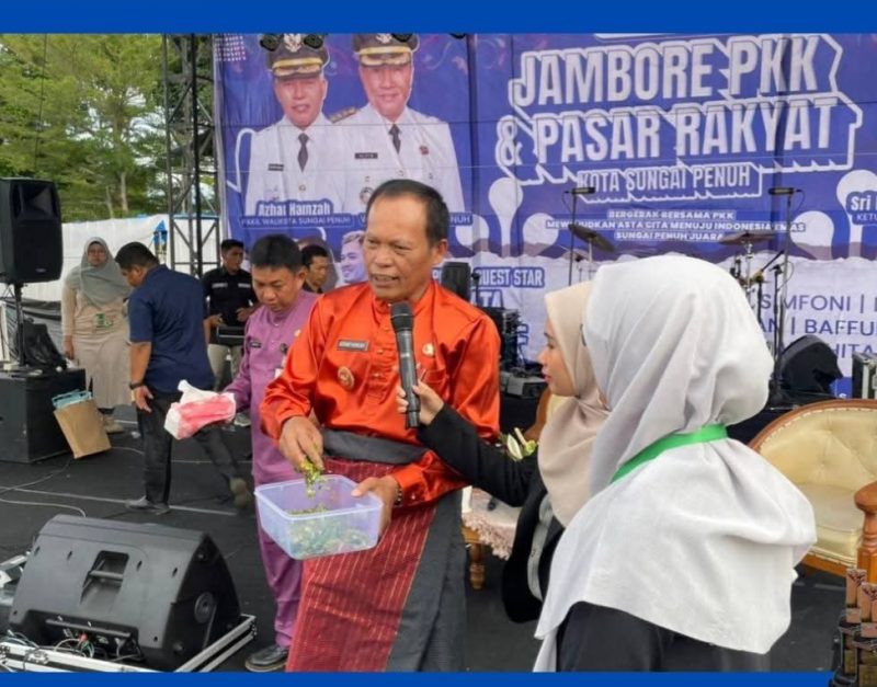 Wawako Azhar menghadiri Bincang Sore bersama Bank Sampah Sahabat Alam di Sungai Penuh. 