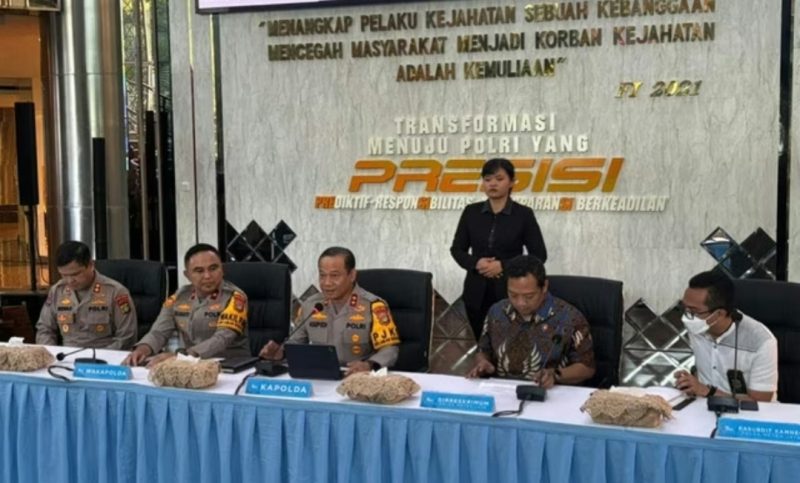 Konferensi pers terkait hasil penyidikan tudingan ijazah palsu Jokowi di Mapolda Metro Jaya Jumat (7/11). Foto: Abid Raihan/kumparan