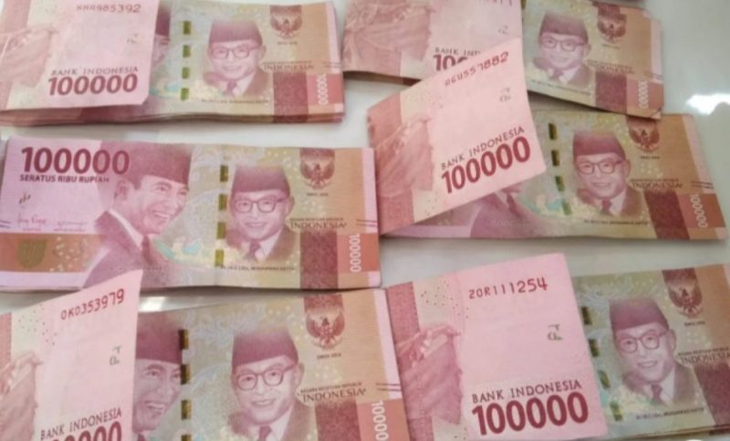 Ilustrasi - Uang pecahan Rp100.000 yang kerap dipalsukan( Foto pexels)