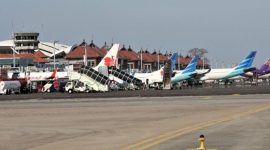 Ilustrasi pesawat di bandara kelolaan PT Angkasa Pura I (AP I).(Dok. AP I)