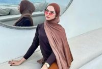 Foto: Sister Hong Lombok viral bernama Deni berasal dari Praya Timur, Lombok Tengah, dan akrab disapa Dea Lipa. Foto: (Facebook @Diana_Arkayanti)
Keterangan foto singkat