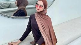 Foto: Sister Hong Lombok viral bernama Deni berasal dari Praya Timur, Lombok Tengah, dan akrab disapa Dea Lipa. Foto: (Facebook @Diana_Arkayanti)
Keterangan foto singkat