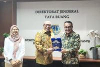 Wako Alfin bertemu Dirjen Tata Ruang ATR/BPN, Suyus Widiyana, membahas usulan PKW untuk Kota Sungai Penuh.