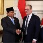 Foto: Britain's Prime Minister Keir Starmer (R) shakes hands with Indonesia's President Prabowo Subianto (L) inside 10 Downing Street, in central London, on November 21, 2024. (Photo by Mina Kim / POOL / AFP)