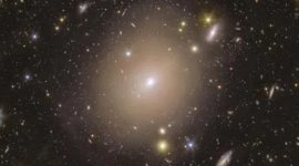 Foto: Teleskop Euclid temukan 'cincin Einstein' langka yang tersembunyi di dekat Bumi — dan galaksi kuno yang tak bernama di baliknya. (Dok. NASA)