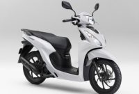 Tampilan depan Honda Dio 110 Lite dengan desain lampu besar.
