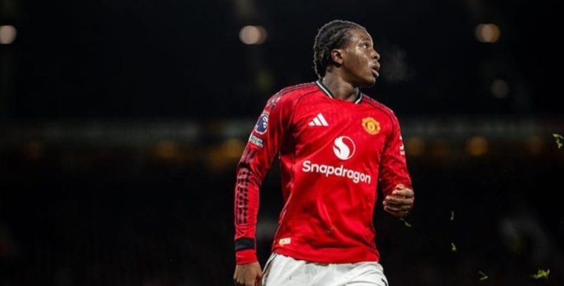 Manchester United tumbang melawan Everton, Patrick Dorgu diserang fans. (Foto: Manchester United via Getty Imag/Ash Donelon)