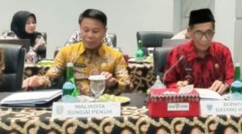 Sekda Kota Sungai Penuh, Alpian, menghadiri RUPS-LB Bank Jambi yang digelar di Gedung Mahligai.