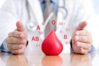 Peneliti memeriksa sel darah merah di laboratorium Inggris, yang menjadi kunci penemuan golongan darah MAL.
Foto: University of the West of England / NHS Blood Research Team