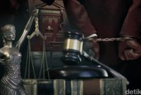 Wamenkumham Eddy Hiariej memberikan keterangan kepada media mengenai perkembangan RUU Penyesuaian Pidana di kompleks parlemen, Senayan, Jakarta.