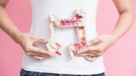 Pemeriksaan pasien dengan gejala sumbatan usus. Penanganan cepat dapat mencegah komplikasi serius. (Foto: Shutterstock/detikcom ilustrasi)