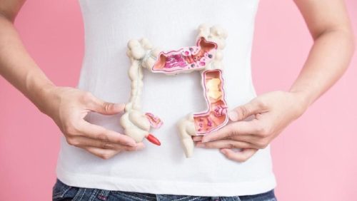 Pemeriksaan pasien dengan gejala sumbatan usus. Penanganan cepat dapat mencegah komplikasi serius. (Foto: Shutterstock/detikcom ilustrasi)