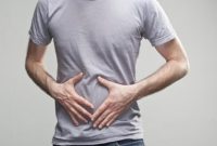 Ilustrasi pemeriksaan pasien dengan sumbatan usus atau ileus obstruktif.