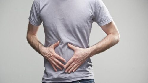 Ilustrasi pemeriksaan pasien dengan sumbatan usus atau ileus obstruktif.