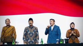 Kepala BPS Amalia Adininggar Widyasanti memaparkan data jumlah penduduk Indonesia 2025 dalam Rakornas Kemensos dan BPS di Jakarta Selatan, Kamis (13/11/2025).