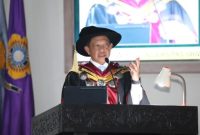 Ketua Majelis Wali Amanat Universitas Sriwijaya, Jenderal Polisi (Purn) Muhammad Tito Karnavian, saat menyampaikan orasi ilmiah bertema “Peran Perguruan Tinggi dalam Mendukung Indonesia Emas 2045” pada Dies Natalis ke-65 Unsri di Palembang, Senin (3/11).