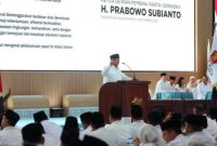 Ketua Umum Partai Gerindra, Prabowo Subianto, memberikan arahan kepada seluruh kader dalam taklimat di Padepokan Garudayaksa, Hambalang, Bogor, Sabtu (7/11/2025).
