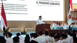 Ketua Umum Partai Gerindra, Prabowo Subianto, memberikan arahan kepada seluruh kader dalam taklimat di Padepokan Garudayaksa, Hambalang, Bogor, Sabtu (7/11/2025).