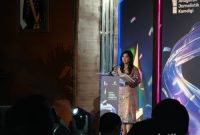 Menkomdigi Meutya Hafid memberikan sambutan pada Anugerah Jurnalistik Komdigi 2025 di Jakarta, Rabu (19/11/2025).