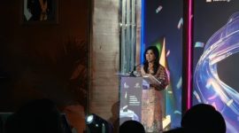 Menkomdigi Meutya Hafid memberikan sambutan pada Anugerah Jurnalistik Komdigi 2025 di Jakarta, Rabu (19/11/2025).