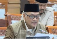 Menteri Haji dan Umrah Gus Irfan saat menyampaikan rencana seleksi petugas haji 2026 dalam rapat kerja dengan Komisi VIII DPR di Senayan, Jakarta, Rabu (5/11/2025).