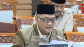 Menteri Haji dan Umrah Gus Irfan saat menyampaikan rencana seleksi petugas haji 2026 dalam rapat kerja dengan Komisi VIII DPR di Senayan, Jakarta, Rabu (5/11/2025).