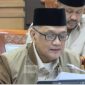 Menteri Haji dan Umrah Gus Irfan saat menyampaikan rencana seleksi petugas haji 2026 dalam rapat kerja dengan Komisi VIII DPR di Senayan, Jakarta, Rabu (5/11/2025).