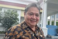 Presiden Prabowo Subianto memimpin rapat terbatas di Istana Kepresidenan Jakarta, Kamis (6/11/2025), membahas hilirisasi, cetak sawah, dan kampung nelayan.