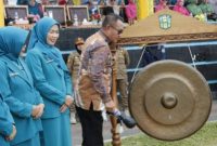 Wali Kota Sungai Penuh Alfin membuka secara resmi Jambore PKK dan Pasar Rakyat 2025 di Lapangan Merdeka, Kamis (6/11/2025).