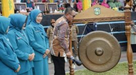 Wali Kota Sungai Penuh Alfin membuka secara resmi Jambore PKK dan Pasar Rakyat 2025 di Lapangan Merdeka, Kamis (6/11/2025).