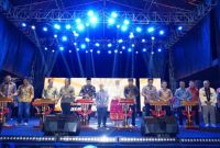 Gubernur Lampung Rahmat Mirzani Djausal dan Wakil Gubernur Jihan Nurlela membuka Lampung Fest 2025 di PKOR Way Halim, Bandar Lampung. Festival ini mengangkat tema “Coffee and Tourism” untuk memperkuat hilirisasi kopi dan mendorong pertumbuhan pariwisata daerah.